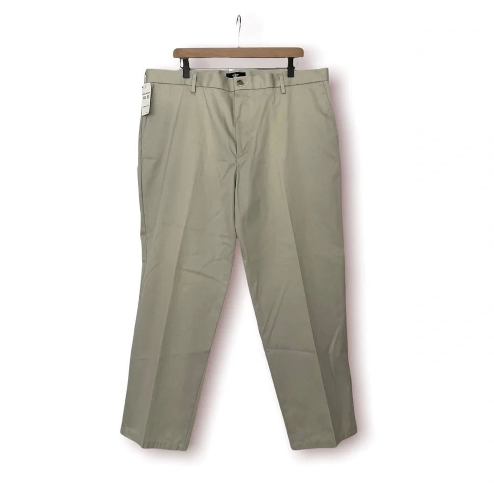 NWT mens Dockers Signature Khakis Relaxed Fit